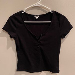 Garage V Neck Short Sleeve Crop | Size: S | Color: Black